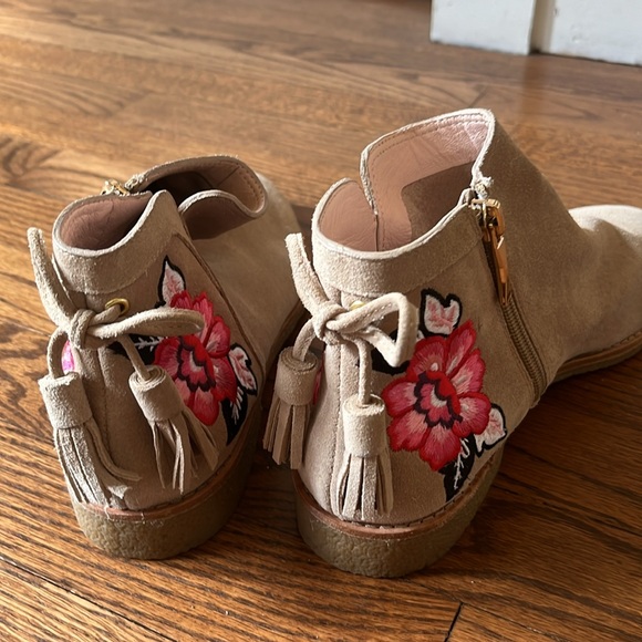 KATE SPADE BELLVILLE FLORAL EMBROIDERED TAN SUEDE DESERT BOOTS SIZE 9.5 - Picture 5 of 10